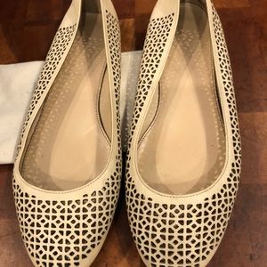 Super chic J.Crew size 6 ballet flats perfect for spring and summer!!